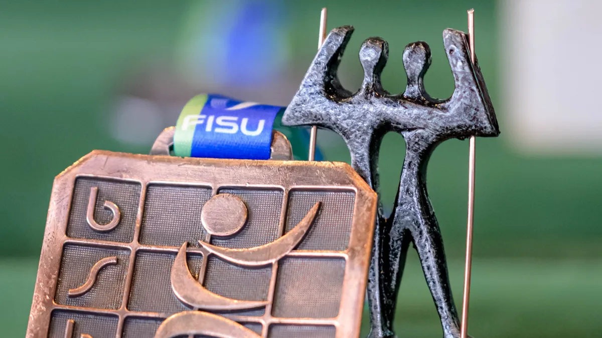 Medalhistas do Brasília 2026 FISU World University Championship Combat Sports levam para casa um símbolo da história da capital brasileira